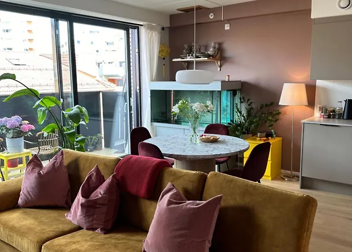 Stylish In A Fun Neighborhood *