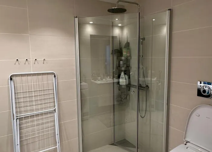 Stylish In A Fun Neighborhood *